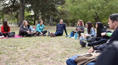 Garro con estudiantes: “Queremos que vean un futuro en nuestro país y no a Ezeiza como la puerta de salida”