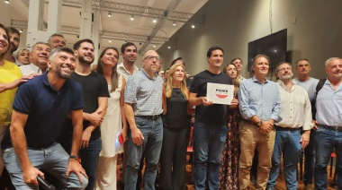 Maxi Abad presentó el libro de políticas públicas propuestas por la Fundación Poder