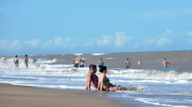 Intendente peronista de la costa reculó en chancetas: ayer criticó a turistas y hoy les agradece