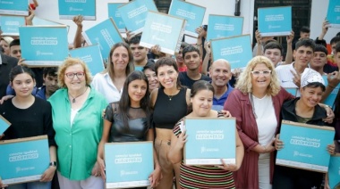 Quilmes: Mendoza entregó las primeras 137 netbooks a estudiantes de 6º año