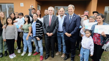 Alberto, Cascallares y Fabiani concretaron una nueva entrega de viviendas en barrio Lindo