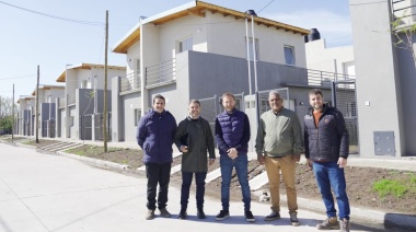 Lomas de Zamora: Otermín celebró que 190 familias del distrito tendrán la casa propia