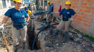 AySA trabaja para llegar con agua potable a más barrios populares de Quilmes