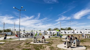 Almirante Brown: Presentan un nuevo parque con equipamiento y modernos juegos
