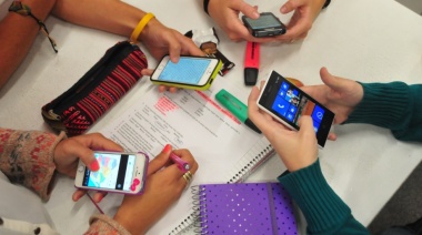 Buscan limitar el uso de celulares en las escuelas primarias de la Provincia de Buenos Aires