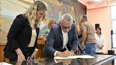 Con un llamado a Nación, el intendente Zamora acompañó a familias de Tigre en la firma de sus escrituras