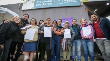 Mayra presentó la tarjeta “Somos Quilmes Solidaria” destinada a puntos solidarios de la comuna