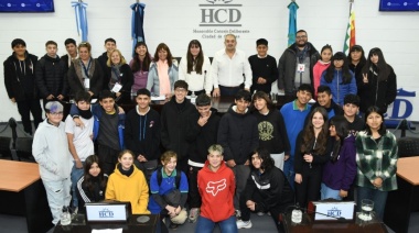 Dos escuelas secundarias de Ezpeleta en un nuevo encuentro del programa Estudiantes al HCD