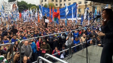 El Kirchnerismo se moviliza a Comodoro Py para acompañar a Cristina Kirchner
