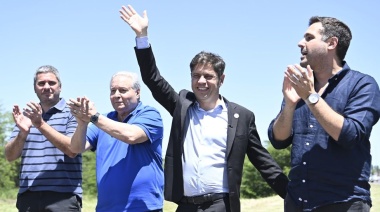 En Salto, Kicillof reactivó una ruta, entregó viviendas y defendió la obra pública