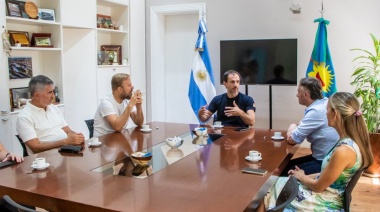 Intendentes peronistas ofician de "puente" entre el gobernador y los alcaldes opositores