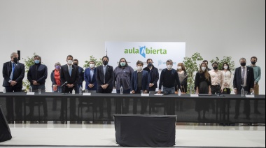 Kicillof en Hurlingham: “Ante la pandemia, hay un Estado que jerarquiza la educación”