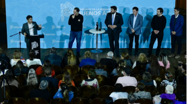 Gobierno: Axel Kicillof entregó 355 títulos de propiedad en la Sexta sección