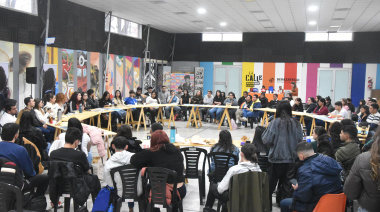 La Juventud del Movimiento Derecho al Futuro arma su propio plenario: mujeres, diversidad y juventudes