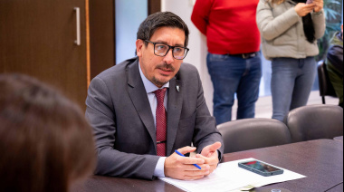 Celebran la aprobación del proyecto de ley que regula el uso de los celulares en las escuelas