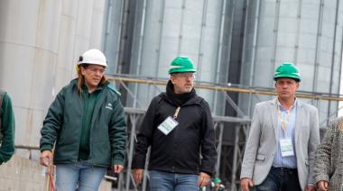 En Las Heras y Navarro, Diego Valenzuela prometió "pintar la Provincia de violeta”