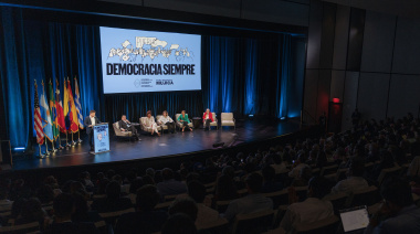 Axel Kicillof participó de la jornada “Democracia siempre" en Nueva York