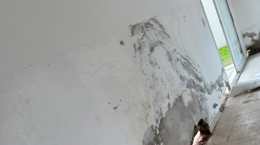 ¿Estado presente? Vecinos de Chivilcoy que recibieron casas de Kicillof denunciaron que “son inhabitables”