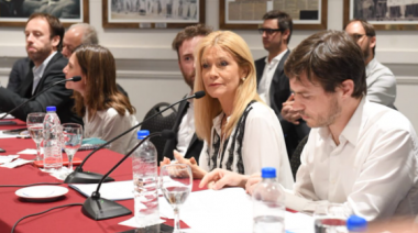 Verano: Costa y Magario se reunieron con intendentes turísticos para definir protocolos