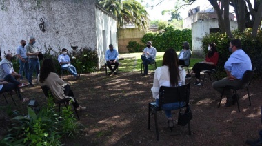 El ministro Rodríguez en su paso por Rauch y General Guido se reunió con los intendentes