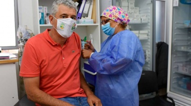 Otro intendente se aplicó la vacuna rusa para incentivar a la población: “Es una gran alegría” 