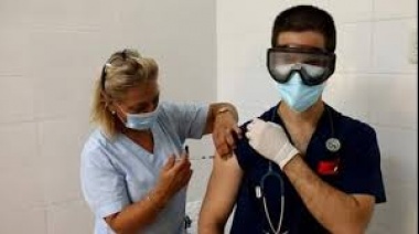En municipio de la Segunda inician sumario por vacunar contra COVID a personal no esencial