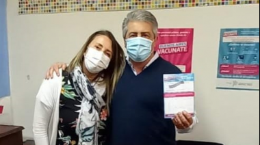 Intendente PRO sacó turno, le llegó y se vacunó: “Soy un vecino más”, dijo