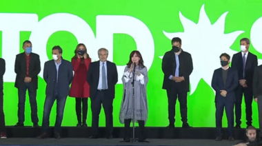 CFK: “Espero que el lunes podamos debatir un país sin insultos y en igualdad de condiciones”