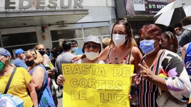 Protesta contra Edesur en Lomas: la intendenta interina Marina Lesci marchó junto a vecinos y vecinas