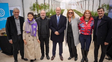 Mayra Mendoza junto a Ferraresi e Insaurralde, en acto de inauguración del invernadero de la CEAMSE