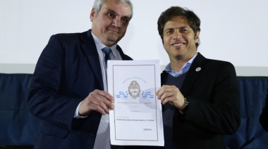 Kicillof pasó por la Sexta Sección: Entregó títulos de propiedad a familias de Pellegrini y Salliqueló