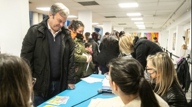 Almirante Brown: Cascallares y Fabiani encabezaron acto de firma de escrituras con 300 familias