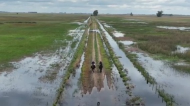 Sin ayuda de nación, provincia y municipio: dos pueblos aislados en Carlos Casares por caminos inundados