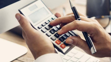 La tensión por el pago de sueldos y aguinaldos crece en varios distritos bonaerenses