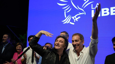 ¿Cuánto mide la de Santilli? El "Colo" saco chapa y sonrisa no le entra en el rostro