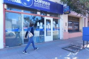 Motosierra a plena luz del día: Milei cerró oficinas del Correo Argentino en la Provincia