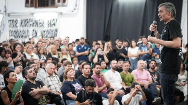 Máximo Kirchner: "¿Cómo puede ser que algunos responsabilicen a la mujer que no puede salir de su casa?"