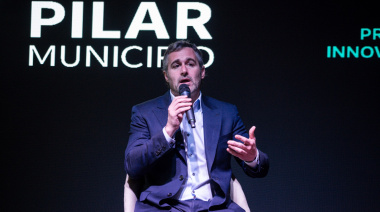Con el traje de candidato: Federico Achaval afirmó que "cuando crece el trabajo, crecen las oportunidades"