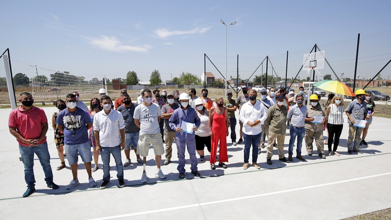 Cascallares y Fabiani inauguraron un playón multideportivo en el barrio Vitum de Longchamps