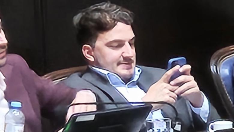 Pase de factura a Romo por su