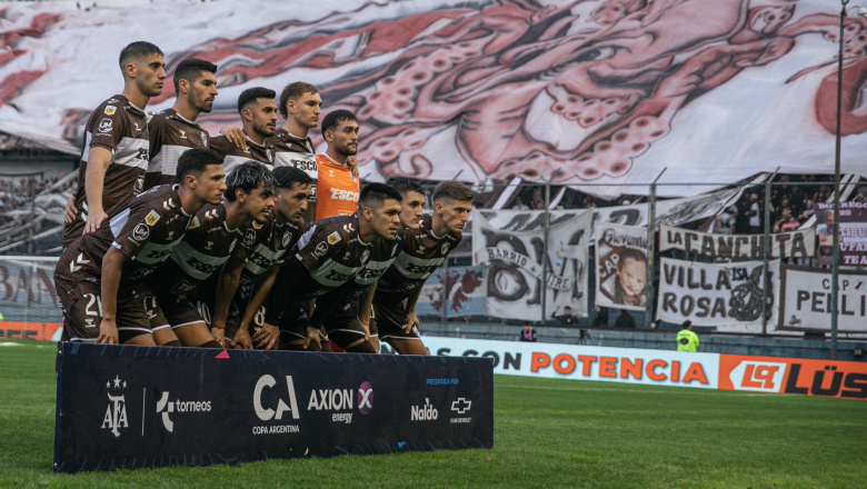 Intendente bonaerense que jugó en Platense también celebró con el “Calamar campeón”