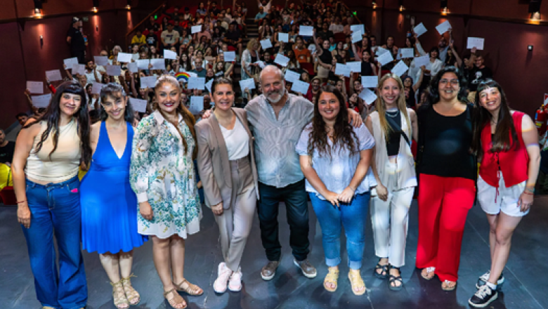 Mariel Fernández entregó diplomas a egresadas y egresados de la UNA en la sede Moreno