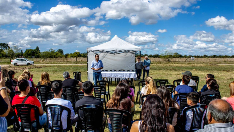 Dolores: el municipio entregó certificados de posesión de lotes del programa “Mi hogar”