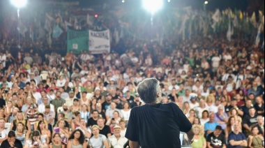 Máximo Kirchner en el plenario de "Luche y Vuelve": "Es la hora de nuestro pueblo"