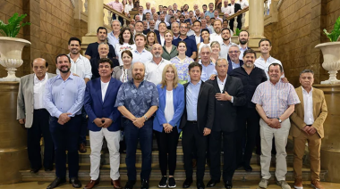 El kicillofismo presentó un proyecto para que los intendentes puedan ser "re-re" elegidos