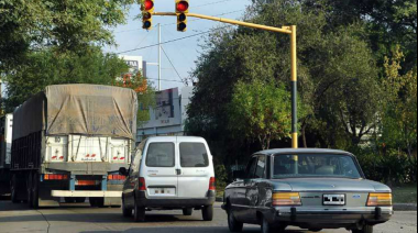 Multas más caras: cruzar en rojo o circular sin VTV puede costar hasta $1.606.000