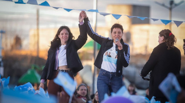 Mayra y CFK cerraron la campaña: “Tenemos que defender el futuro de Quilmes, la provincia y la argentina”