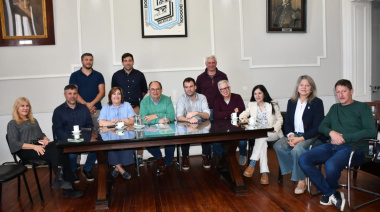 El candidato de Elisa Carrió recibió el respaldo de intendentes radicales