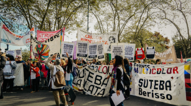 Docentes marchan a la legislatura en contra del Presupuesto y Endeudamiento de Kicillof