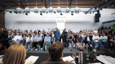 Acompañado de intendentes, Kicillof se reunió con empresarios y representantes de sectores productivos